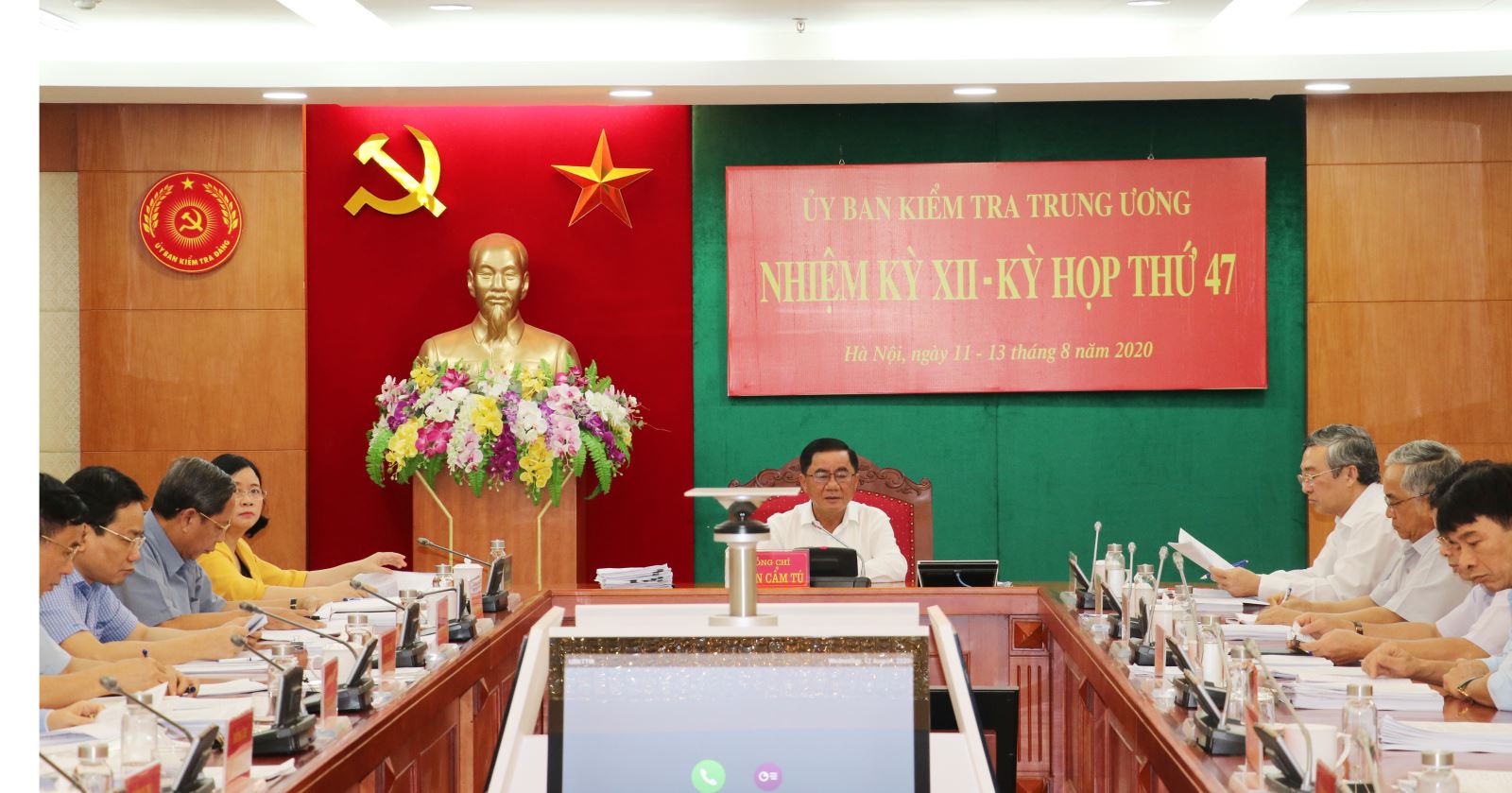 Đồng chí Trần Cẩm Tú, Bí thư Trung ương Đảng, Chủ nhiệm Ủy ban Kiểm tra Trung ương chủ trì Kỳ họp.