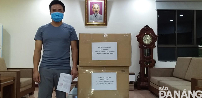Các phần quà được Công ty TNHH Giày BQ trao tặng tận tay đội ngũ y, bác sĩ ở tuyến đầu đã hỗ trợ thành phố Đà Nẵng và tỉnh Quảng Nam trong công tác phòng, chống dịch thời gian qua.