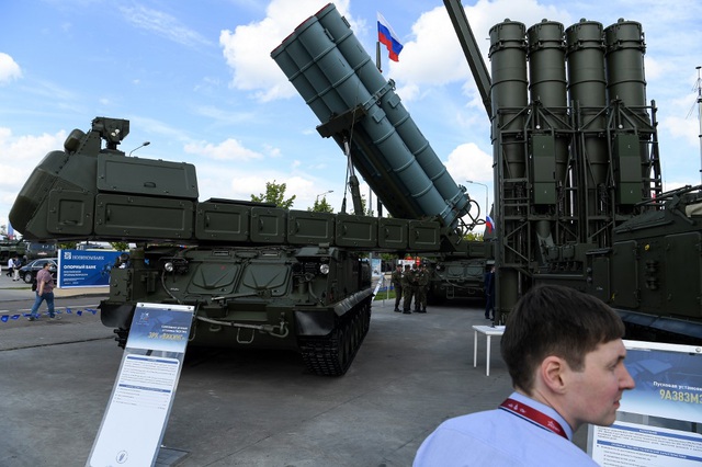 Các màn trình diễn các loại vũ khí, trang bị thiết quân sự hiện đại hàng đầu của Nga dự kiến cũng diễn ra trong khuôn khổ Diễn đàn.