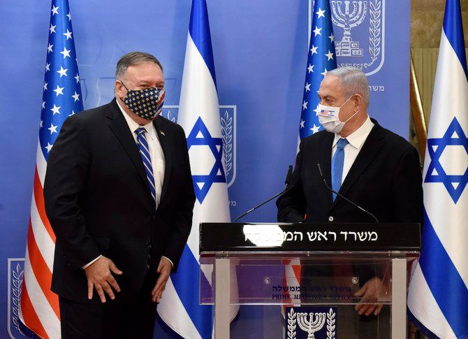 Ngoại trưởng Mỹ Mike Pompeo (trái) tham gia buổi họp báo cùng Thủ tướng Israel Benjamin Netanyahu ở Jerusalem ngày 24-8. Israel là chặng dừng chân đầu tiên của ông Pompeo trong chuyến công du Trung Đông. Ảnh: AP	