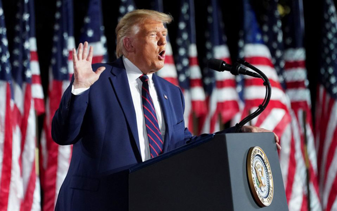 Tổng thống Donald Trump cam kết làm nước Mỹ “vĩ đại trở lại”. 	               							Ảnh: Reuters
