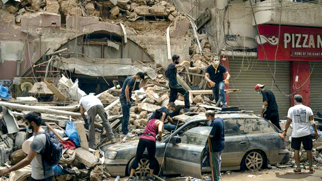 Một tháng sau vụ nổ, Beirut vẫn ngổn ngang