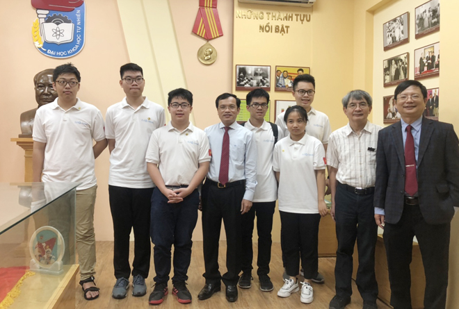 Đoàn Việt Nam thắng giòn giã tại Olympic Toán học quốc tế lần thứ 61