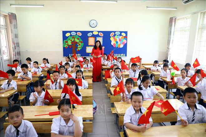  Tiết học của lớp 1C trường Tiểu học Trung Yên (quận Cầu Giấy, Hà Nội). Ảnh: Huy Hùng/TTXVN 