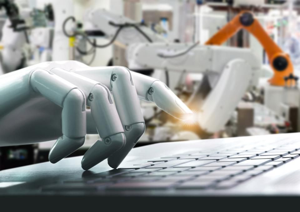 Robot tích hợp AI có thể tự mình sản xuất tin tức. Ảnh: Getty Images
