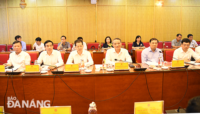 Đoàn lãnh đạo thành phố Đà Nẵng do Bí thư Thành ủy Trương Quang Nghĩa đồng chủ trì tại buổi làm việc. Ảnh: ĐẶNG NỞ