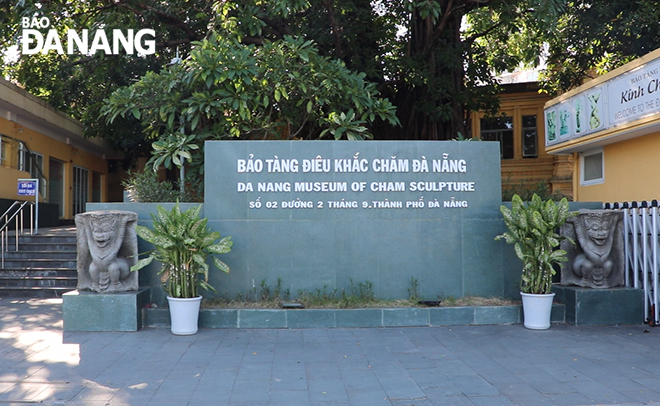 Thí điểm trải nghiệm công nghệ Scan 3D tại Bảo tàng Điêu khắc Chăm Đà Nẵng. Ảnh:VĂN HOÀNG