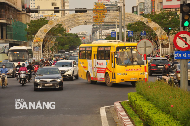 Từ ngày 1-10, 5 tuyến buýt liên tỉnh liền kề Quảng Nam đã được điều chỉnh lịch trình. Ảnh: THÀNH LÂN