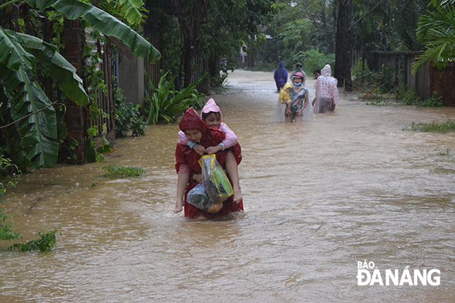 Hơn 4.000 hộ dân ở huyện Hòa Vang đang bị ngập lụt
