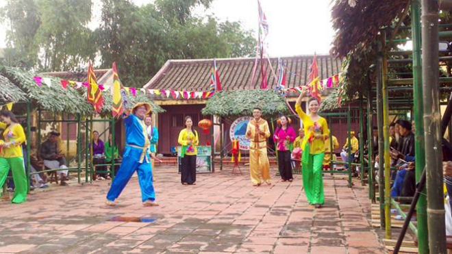 Hô hát bài chòi tại Lễ hội đình làng Túy Loan năm 2019.  (Ảnh do Trung tâm Văn hóa - Thông tin và Thể thao huyện Hòa Vang cung cấp)