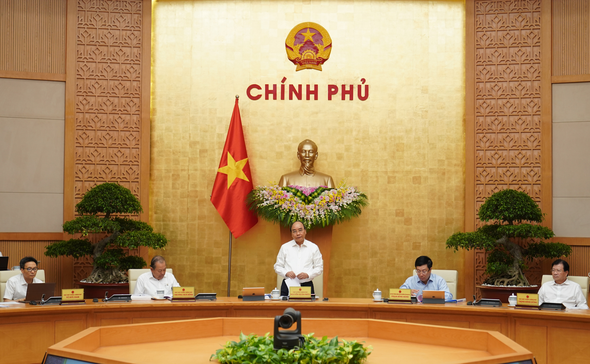 Thủ tướng Nguyễn Xuân Phúc chủ trì phiên họp Chính phủ tháng 9-2020. Ảnh: VGP/Quang Hiếu