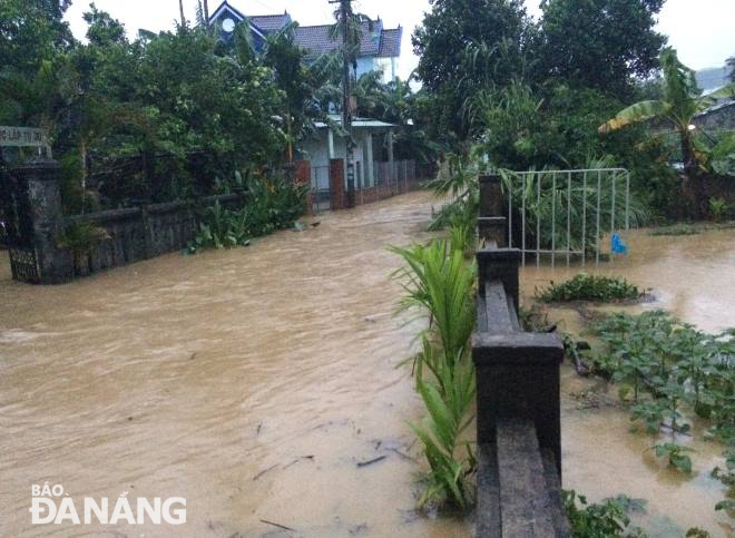 Lũ ngập các đường làng tại xã Đại Hiệp, huyện Đại Lộc, tỉnh Quảng Nam. Ảnh: Đ.Q