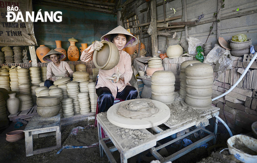Làng gốm Thanh Hà (thành phố Hội An, tỉnh Quảng Nam) trở thành điểm đến thu hút du khách trong nước và quốc tế.