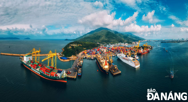 Từ năm 2015 đến nay, Cảng Đà Nẵng với lợi thế cảng biển nước sâu và là trung tâm của các di sản văn hóa thế giới tại miền Trung cùng với việc chăm sóc, tiếp đón tàu và khách du lịch chu đáo, an toàn. Cảng đã thu hút nhiều tàu khách du lịch trong và ngoài nước. Hoạt động này đã góp phần thúc đẩy ngành du lịch Đà Nẵng và các tỉnh phụ cận phát triển đáng kể.Ảnh: KIM LIÊN