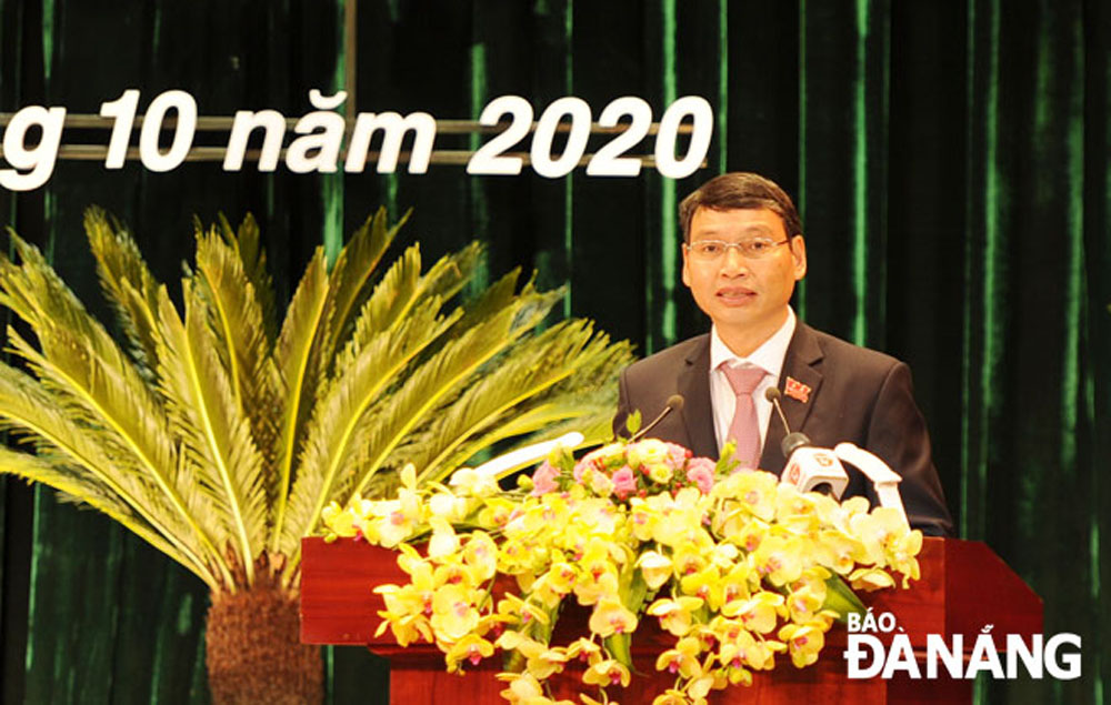 Phó Chủ tịch UBND thành phố Hồ Kỳ Minh trình bày tham luận tại Đại hội. Ảnh: ĐẶNG NỞ