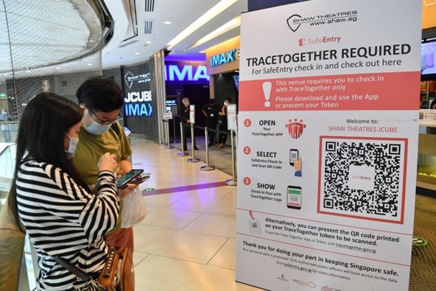 The Singaporean government invests in enhancing the SafeEntry and TraceTogether tools. (Photo: https://www.straitstimes.com/)