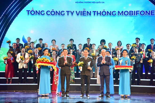 Đại diện các doanh nghiệp được tôn vinh tại buổi lễ. Ảnh: VGP/Lê Sơn
