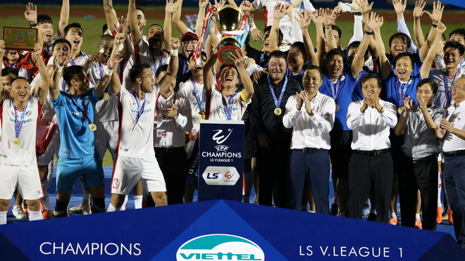 Chức vô địch V-League của Viettel giúp HLV Trương Việt Hoàng được bình chọn là HLV xuất sắc nhất mùa giải. Ảnh: VPF