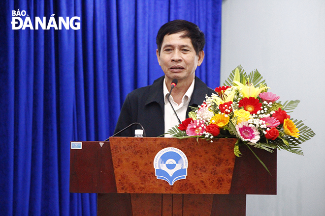 Giám đốc Sở Văn hóa và Thể thao thành phố Huỳnh Văn Hùng phát biểu trong buổi ra mắt bộ sách. Ảnh: XUÂN DŨNG