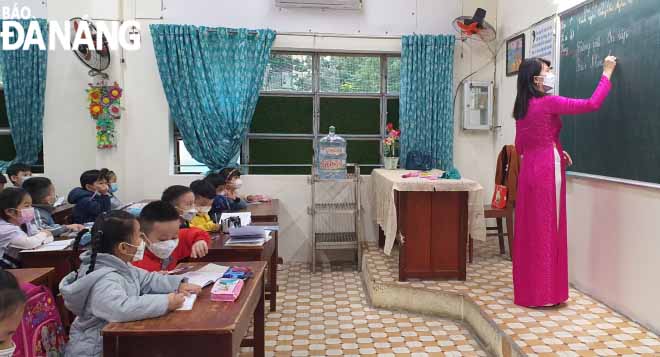 Tiết học đầu tiên tại Trường Tiểu học Phan Đăng Lưu (quận Hải Châu).