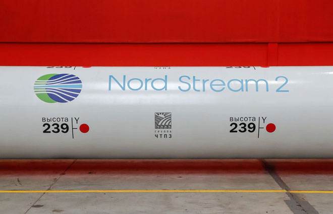 Logo của dự án Dòng chảy phương Bắc 2 trên một đường ống tại Nhà máy Chelyabinsk thuộc sở hữu của Tập đoàn ChelPipe ở Chelyabinsk, Nga. Ảnh: Reuters