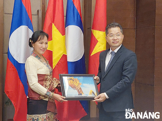 Củng cố, phát triển hơn nữa mối quan hệ hữu nghị truyền thống tốt đẹp giữa Việt Nam-Lào