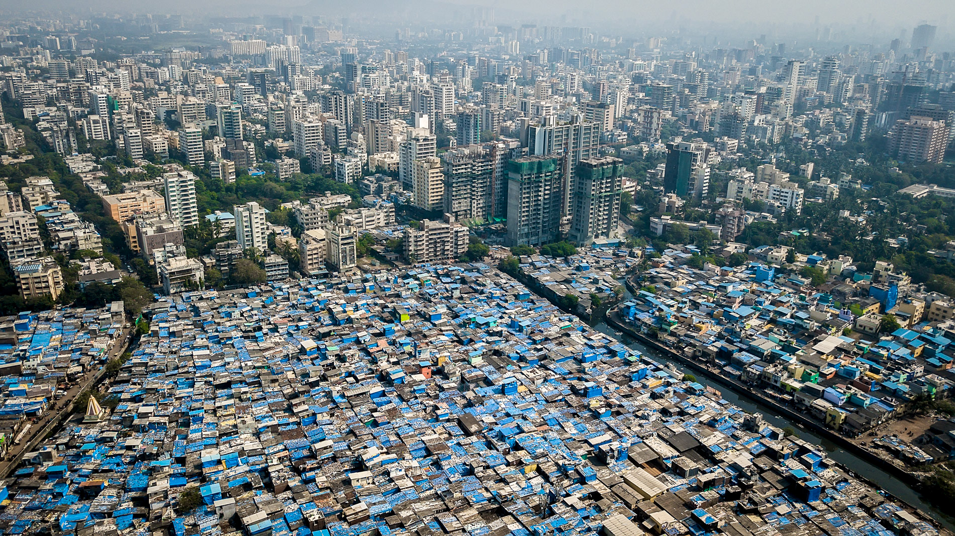 Thành phố Mumbai của Ấn Độ dự kiến sẽ lọt vào top 20 thành phố giàu có nhất thế giới vào năm 2030. Ấn Độ hiện xếp thứ ba toàn cầu về số siêu triệu phú với 1.132 người. Ảnh: unequalscenes.com