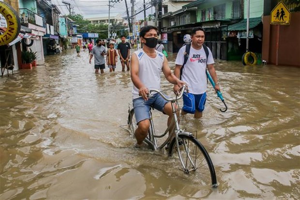 Flooding scene after heavy rains caused by typhoon Nalgae in Cavite province, Philippines, October 30, 2022. (Photo: Xinhua/VNA)