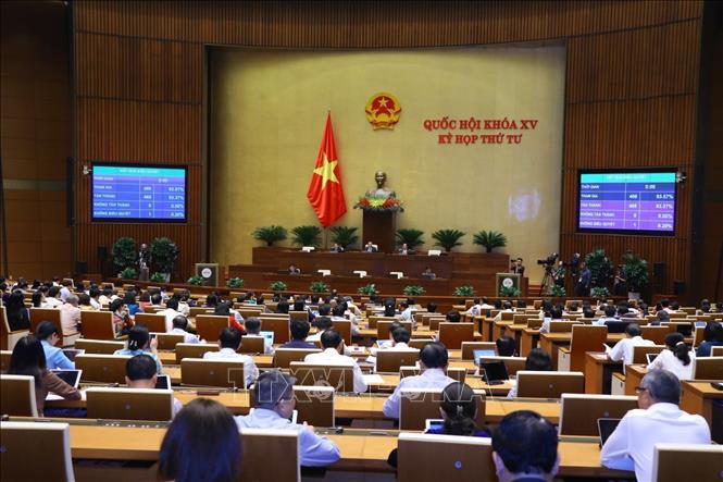 Quốc hội biểu quyết thông qua Nghị quyết về Kế hoạch phát triển kinh tế - xã hội năm 2023. Ảnh: Văn Điệp/TTXVN