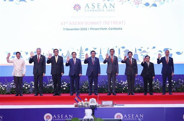 ASEAN leaders at the 41st ASEAN Summit (Retreat) in Phnom Penh, Cambodia, on November 11. (Photo: VNA)
