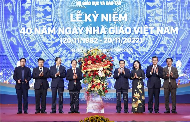 Thủ tướng Phạm Minh Chính và các đại biểu dự Lễ kỷ niệm 40 năm Ngày Nhà giáo Việt Nam. Ảnh: Dương Giang/TTXVN