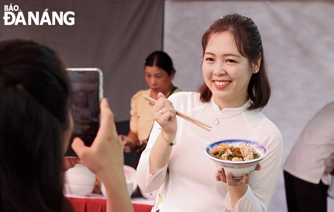 People enjoying the culinary flavors of Da Nang
