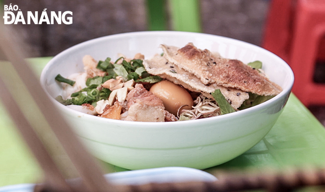 A bowl of Tuy Loan Quang Noodles 