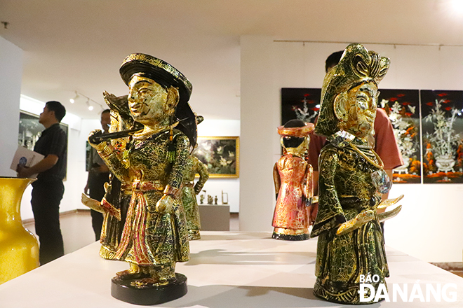 The lacquer products on display show the special aesthetic value, and the magical beauty hidden deep under layers of luxurious, splendid, and delicate Vietnamese lacquer. Photo: X.D