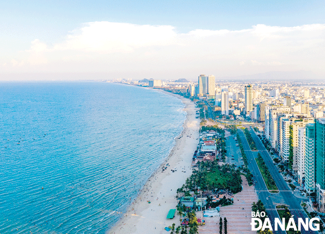 Da Nang is making every effort to implement a project on building smart city with the aim to put scientific and technological achievements into application, ensuring the best quality of life for residents. Photo: HUY TUAN