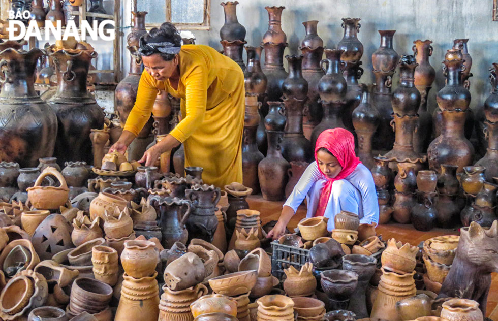Làng gốm cổ Bàu Trúc được xem như một bảo tàng về nghề gốm truyền thống của người Chăm tỉnh Ninh Thuận.