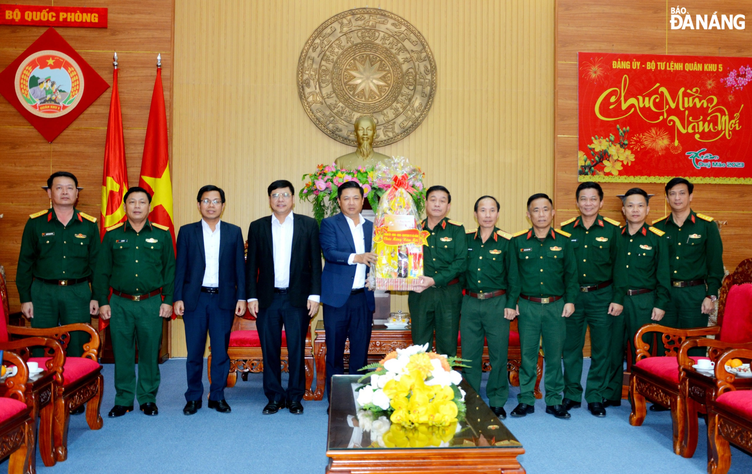 Phó Bí thư Thường trực Thành ủy Lương Nguyễn Minh Triết thăm, chúc Tết các đơn vị, cá nhân