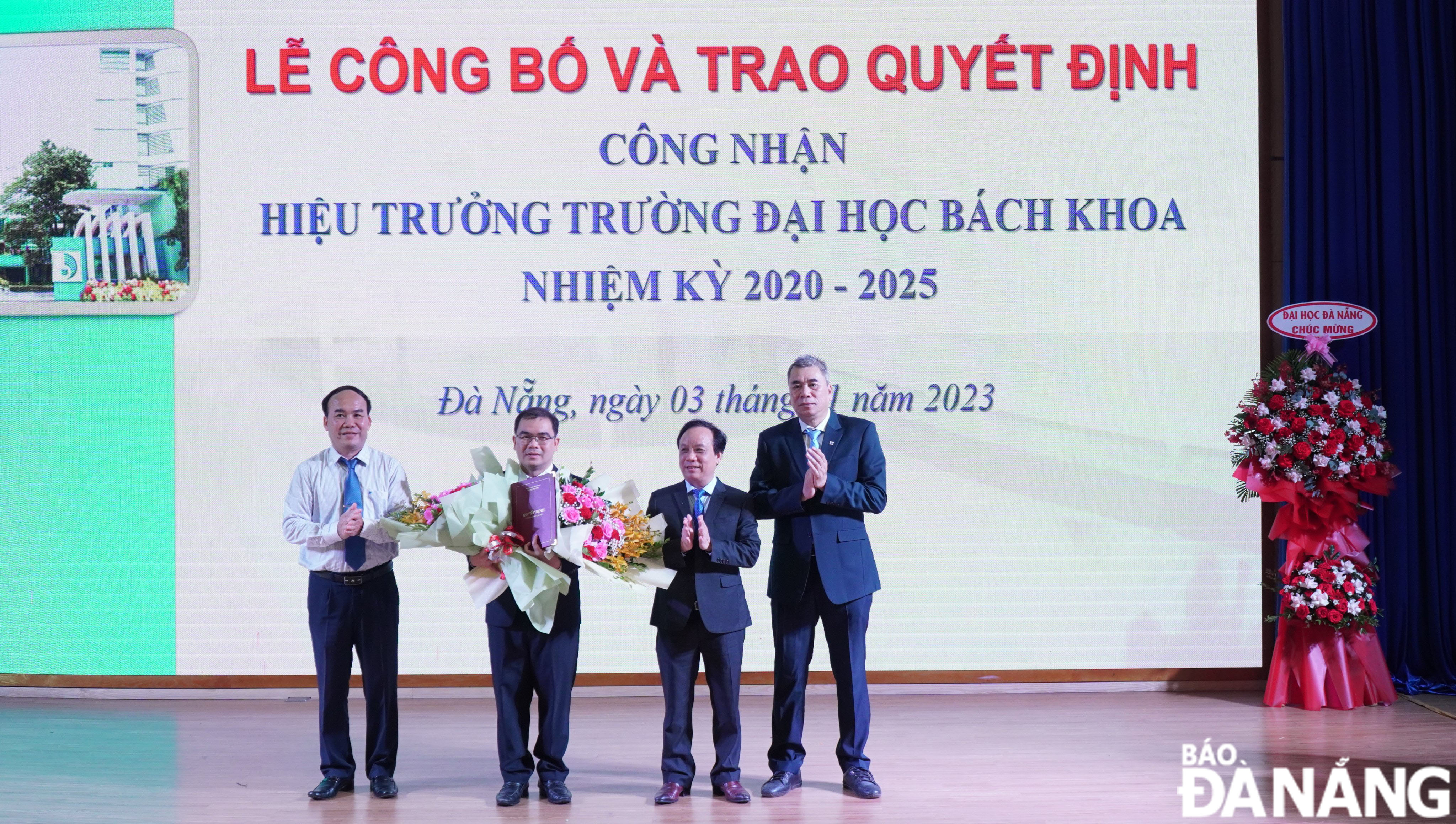 PGS.TS. Nguyễn Hữu Hiếu (thứ hai từ trái sang) được bổ nhiệm làm Hiệu trưởng Trường ĐH Bách khoa, nhiệm kỳ 2020-2025. Ảnh: NGỌC HÀ