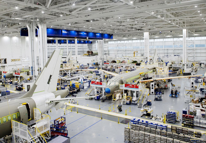 Nhà máy lắp ráp và hoàn thiện máy bay của Airbus Canada LP, đơn vị thành viên của Airbus, ở Quebec, Canada. Ảnh: Bloomberg 