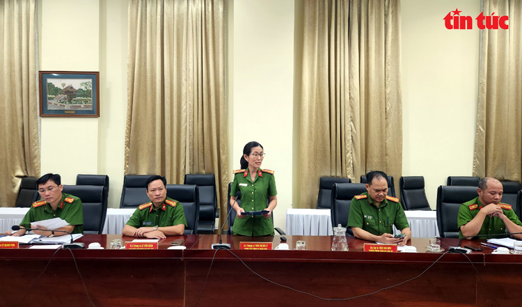 Thượng tá Trần Thị Kim Lý, Chánh văn phòng Cơ quan CSĐT Công an TP Hồ Chí Minh thông tin đến báo chí.