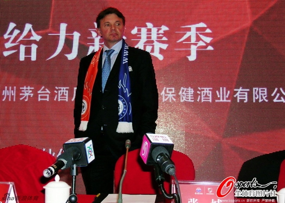 HLV Troussier có khoảng thời gian không thành công khi làm việc ở Trung Quốc. Ảnh: Osports
