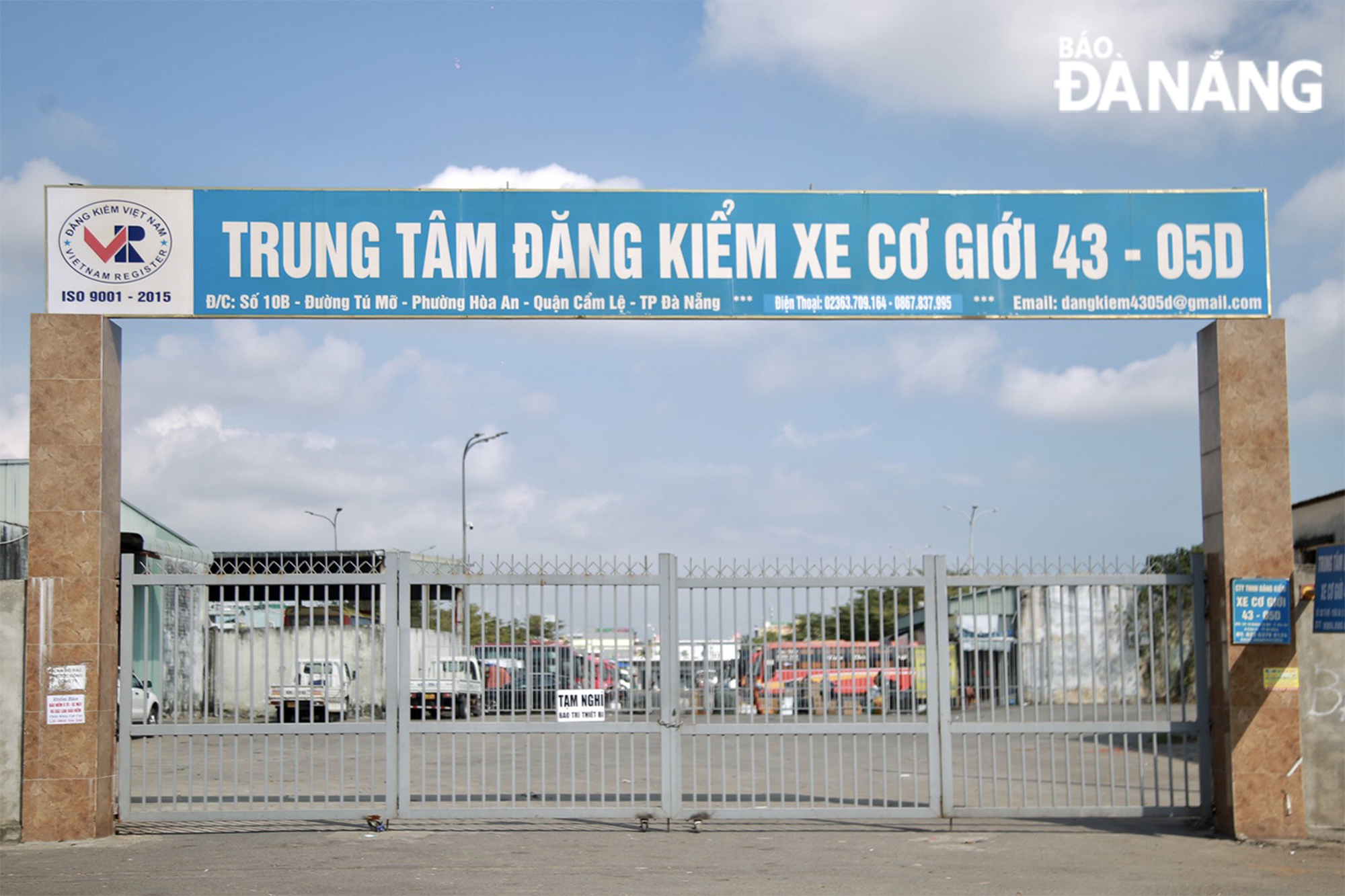 Trung tâm đăng kiểm xe cơ giới 43.05D trên đường Tú Mỡ (phường Hòa An, quận Cẩm Lệ) đóng cửa trong sáng 10-2 với lý do 