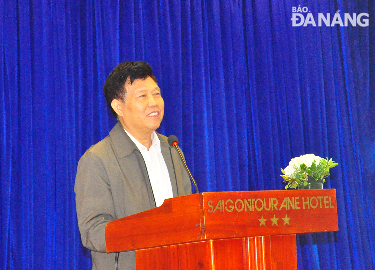 Chủ tịch Hiệp hội Vận tải ô-tô Việt Nam Nguyễn Văn Quyền phát biểu tại buổi tọa đàm. Ảnh: THÀNH LÂN