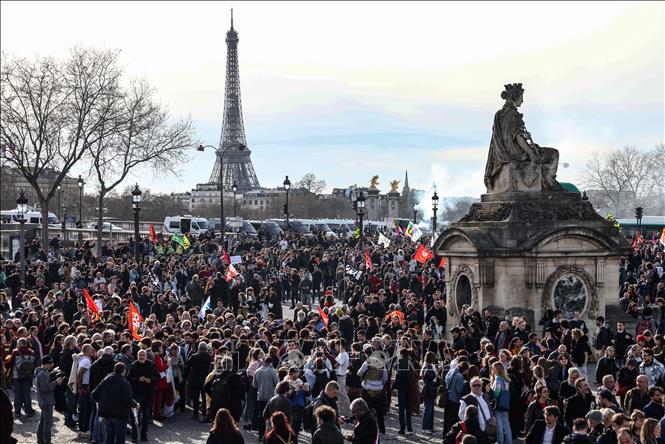 Pháp đối phó với làn sóng biểu tình mới phản đối cải cách hưu trí