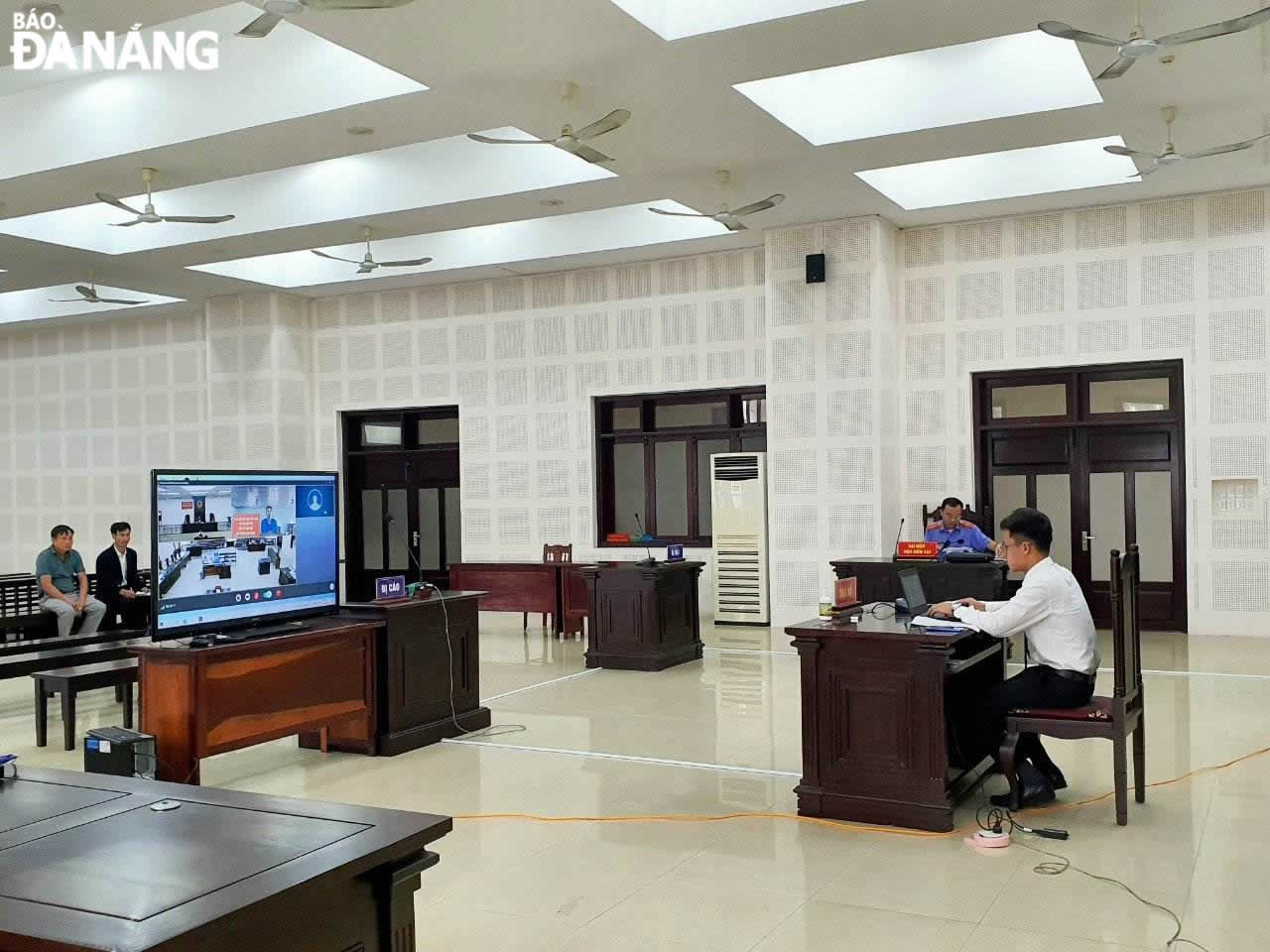 Toàn cảnh phiên tòa xét xử bị cáo Huỳnh Phước Thanh bằng hình thức trực tuyến. Ảnh: TRÍ DŨNG