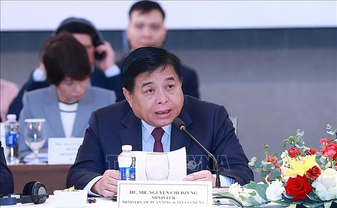 Bộ trưởng Bộ Kế hoạch và Đầu tư Nguyễn Chí Dũng phát biểu khai mạc diễn đàn. Ảnh: Dương Giang/TTXVN