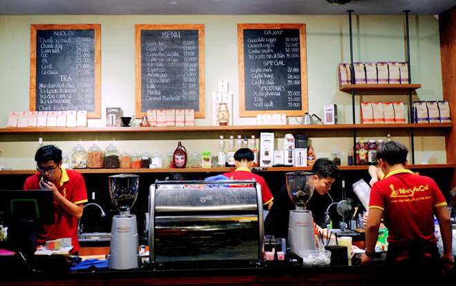 Xác định mục tiêu đem sản phẩm cà phê sạch phục vụ người tiêu dùng, sau 8 năm kinh doanh, với nỗ lực và sự kiên trì, Hồ Đức Tiến đã từng bước gầy dựng và đem thương hiệu cà phê sạch Mayaca đến gần với người yêu thích ở Đà Nẵng. Ảnh: mayacacoffee.com
