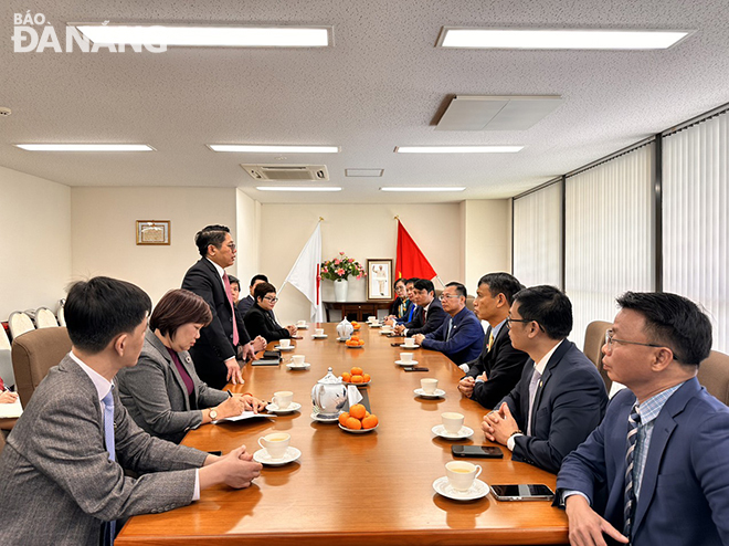 Tổng Lãnh sự quán Việt Nam tại Osaka Ngộ Trịnh Hà phát biểu tại buổi làm việc.