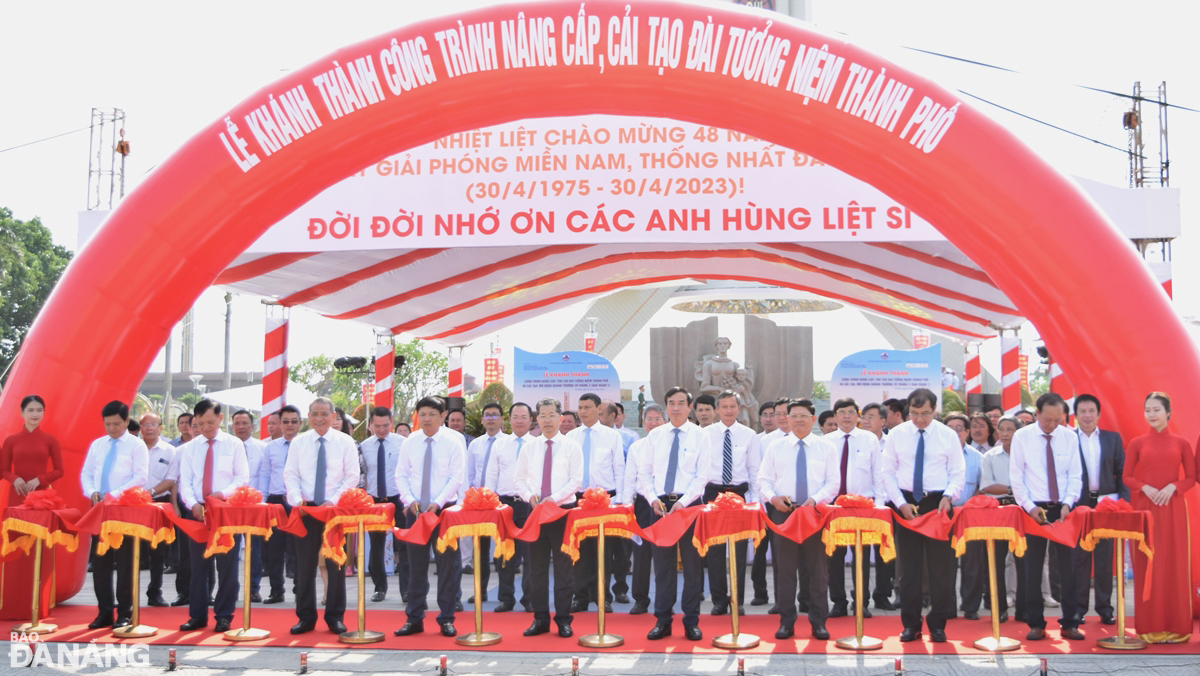 Khánh thành công trình Nâng cấp, tôn tạo Đài Tưởng niệm thành phố và đường ven sông Tuyên Sơn-Túy Loan