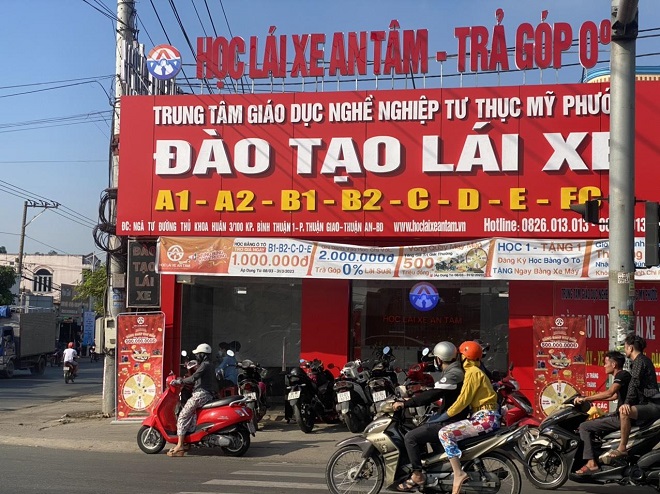 Văn phòng Trung tâm Học lái xe An Tâm mới khai trương tại Thuận An, Bình Dương.